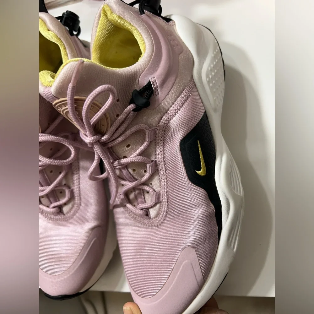 Nike Air Huarache City Move Plum Chalk Running Shoes AO3172-500 Women's Size 7